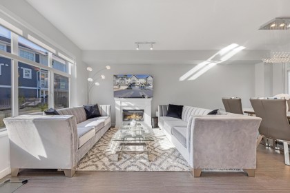 Photo 5 at 1018 - 11280 Pazarena Place, East Central, Maple Ridge