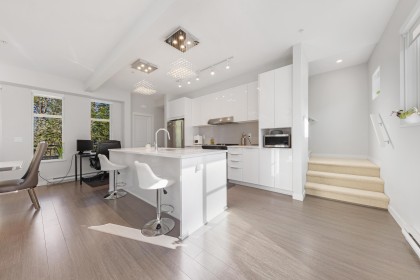 Photo 10 at 1018 - 11280 Pazarena Place, East Central, Maple Ridge