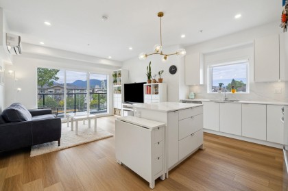 Photo 1 at 401 - 2331 Kelly Avenue, Central Pt Coquitlam, Port Coquitlam