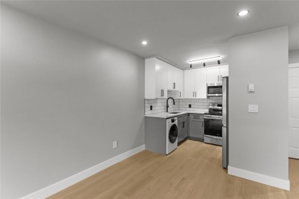 Photo 5 at 201 - 1948 Coquitlam Avenue, Glenwood PQ, Port Coquitlam