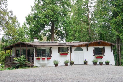 Photo 2 at 25855 112 Avenue, Thornhill MR, Maple Ridge