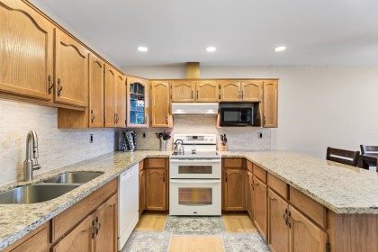 Photo 9 at 303 - 11601 227 Street, East Central, Maple Ridge