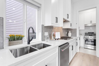 Photo 12 at 2472 Glenwood Avenue, Woodland Acres PQ, Port Coquitlam