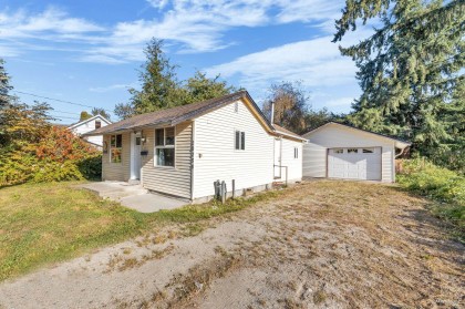 Photo 3 at 20258 Ospring Street, Southwest Maple Ridge, Maple Ridge