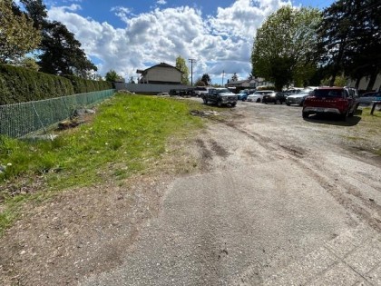 Photo 11 at 23004 Dewdney Trunk Road, East Central, Maple Ridge