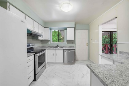 Photo 9 at 22970 Storey Avenue, East Central, Maple Ridge