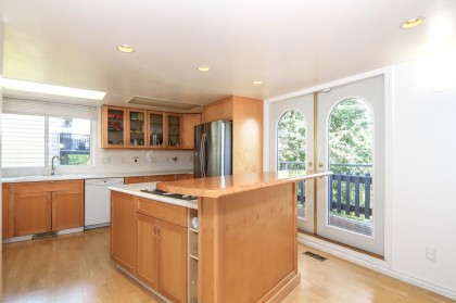 Photo 6 at 1525 Elinor Crescent, Mary Hill, Port Coquitlam