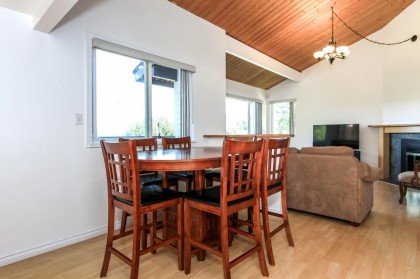 Photo 3 at 1525 Elinor Crescent, Mary Hill, Port Coquitlam