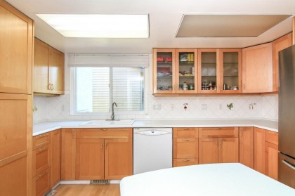 Photo 9 at 1525 Elinor Crescent, Mary Hill, Port Coquitlam