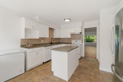 Photo 6 at 1431 Elinor Crescent, Mary Hill, Port Coquitlam