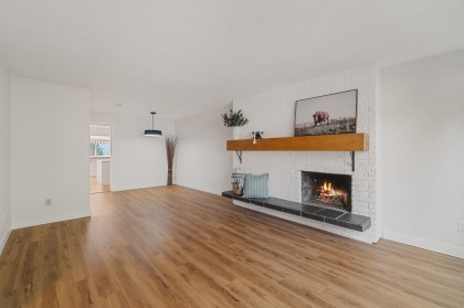 Photo 3 at 1431 Elinor Crescent, Mary Hill, Port Coquitlam