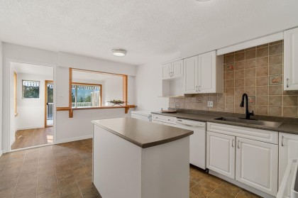 Photo 5 at 1431 Elinor Crescent, Mary Hill, Port Coquitlam