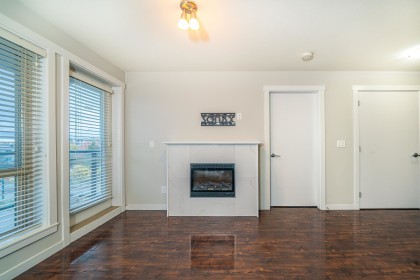 Photo 11 at 303 - 22318 Lougheed Highway, West Central, Maple Ridge