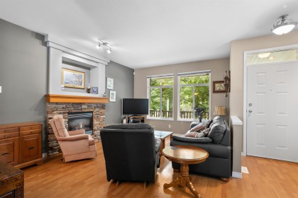 Photo 8 at 23635 Dewdney Trunk Road, East Central, Maple Ridge