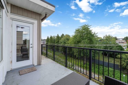 Photo 3 at 404 - 22290 North Avenue, West Central, Maple Ridge