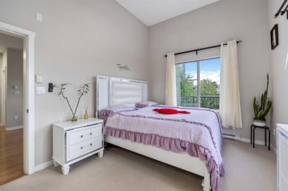 Photo 1 at 404 - 22290 North Avenue, West Central, Maple Ridge