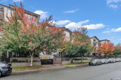 Photo 3 at 404 - 2343 Atkins Avenue, Central Pt Coquitlam, Port Coquitlam