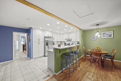 Photo 11 at 19607 Somerset Drive, Mid Meadows, Pitt Meadows