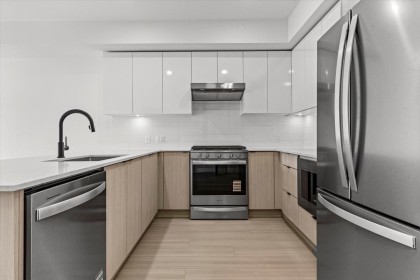 Photo 1 at 207 - 2277 Hawthorne Avenue, Central Pt Coquitlam, Port Coquitlam