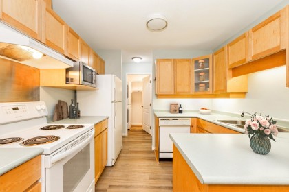 Photo 9 at 302 - 22722 Lougheed Highway, East Central, Maple Ridge