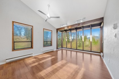 Photo 10 at 25443 Bosonworth Avenue, Thornhill MR, Maple Ridge