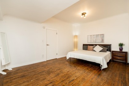 Photo 12 at 25745 Lougheed Highway, Thornhill MR, Maple Ridge