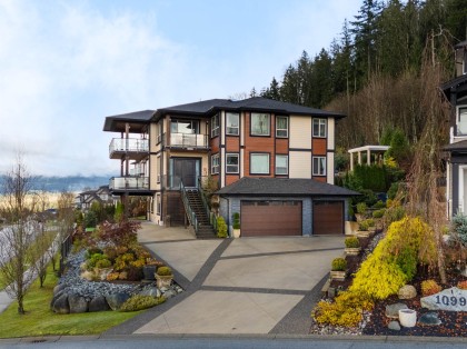 Photo 4 at 11000 Carmichael Street, Thornhill MR, Maple Ridge