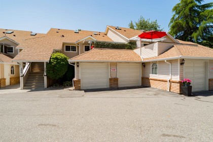 Photo 1 at 107 - 22515 116 Avenue, East Central, Maple Ridge