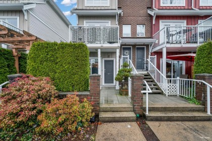 Photo 1 at 310 - 1661 Fraser Avenue, Glenwood PQ, Port Coquitlam