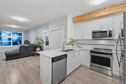 Photo 10 at 306 - 22577 Royal Crescent, East Central, Maple Ridge