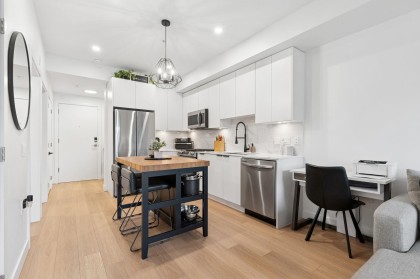 Photo 1 at 204 - 2331 Kelly Avenue, Central Pt Coquitlam, Port Coquitlam