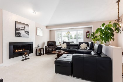 Photo 5 at 19577 Somerset Drive, Mid Meadows, Pitt Meadows