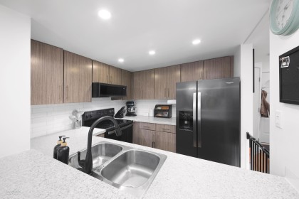 Photo 7 at 16 - 21550 Cherrington Avenue, West Central, Maple Ridge