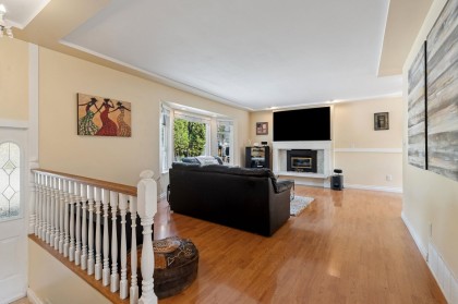 Photo 3 at 1068 Spruce Street, Lincoln Park PQ, Port Coquitlam