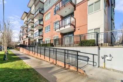 Photo 1 at 203 - 2229 Atkins Avenue, Central Pt Coquitlam, Port Coquitlam