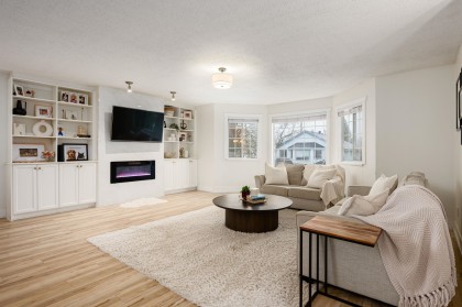 Photo 3 at 22404 Morse Crescent, East Central, Maple Ridge