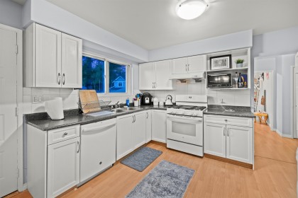 Photo 6 at 3949 Sefton Street, Oxford Heights, Port Coquitlam