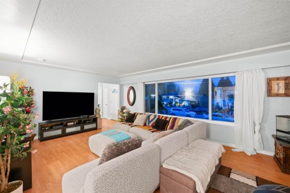 Photo 12 at 3949 Sefton Street, Oxford Heights, Port Coquitlam