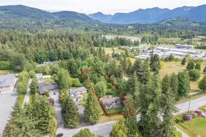 Photo 3 at 33581 Dewdney Trunk Road, Mission BC, Mission