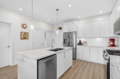 Photo 3 at 406 - 11865 227 Street, East Central, Maple Ridge