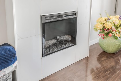 Photo 9 at 604 - 22318 Lougheed Highway, West Central, Maple Ridge