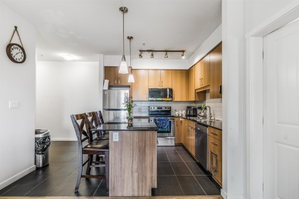 Photo 2 at 306 - 22290 North Avenue, West Central, Maple Ridge