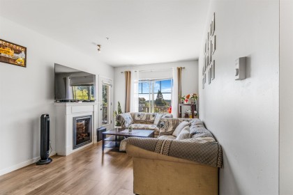 Photo 3 at 306 - 22290 North Avenue, West Central, Maple Ridge