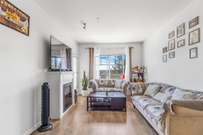 Photo 1 at 306 - 22290 North Avenue, West Central, Maple Ridge