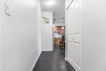 Photo 10 at 306 - 22290 North Avenue, West Central, Maple Ridge