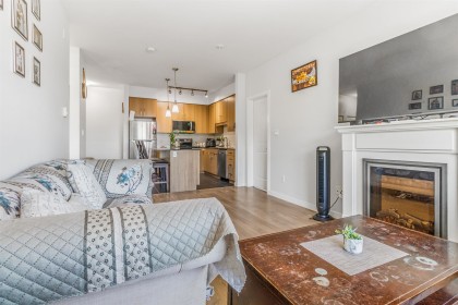 Photo 4 at 306 - 22290 North Avenue, West Central, Maple Ridge