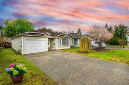 Photo 2 at 11484 207 Street, Southwest Maple Ridge, Maple Ridge