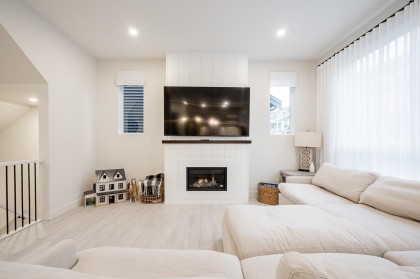 Photo 2 at 31567 Montgomery Place, Mission-West, Mission