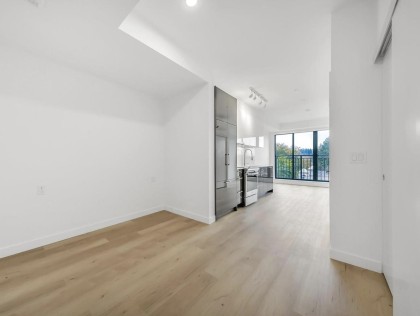 Photo 3 at 302 - 2446 Shaughnessy Street, Central Pt Coquitlam, Port Coquitlam
