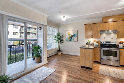 Photo 3 at 1 - 22466 North Avenue, East Central, Maple Ridge